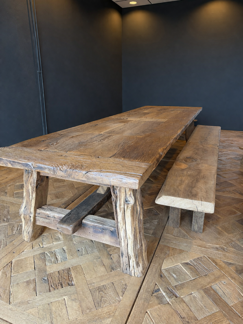 Oud eiken sidetable Oud eiken sidetable