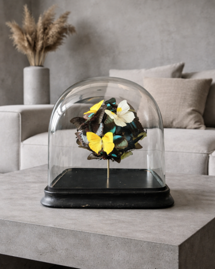 vierkante stolp met vlinders vierkante stolp met vlinders