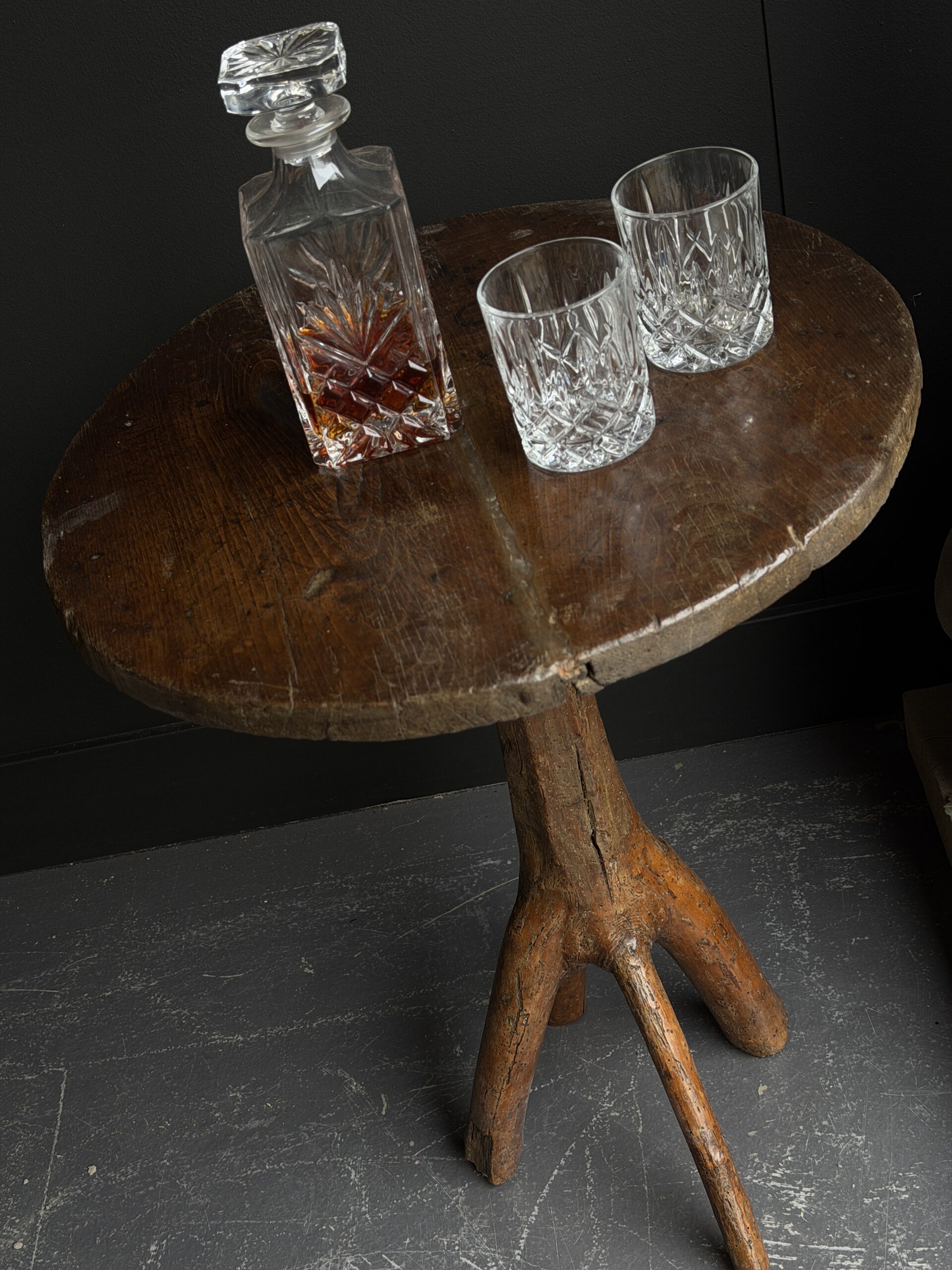 Antiek boomstronk tafeltje Antiek boomstronk tafeltje