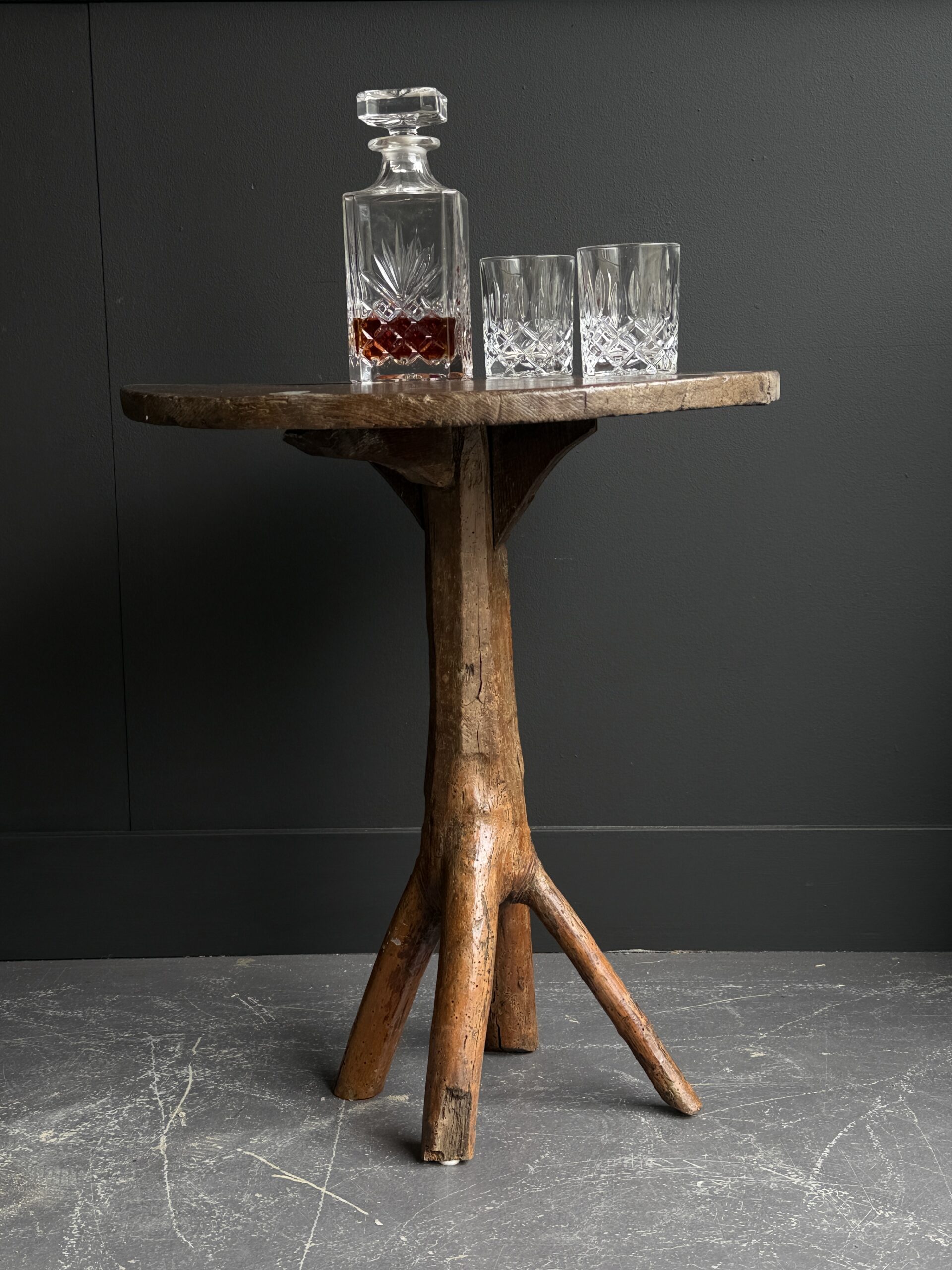 Antiek boomstronk tafeltje