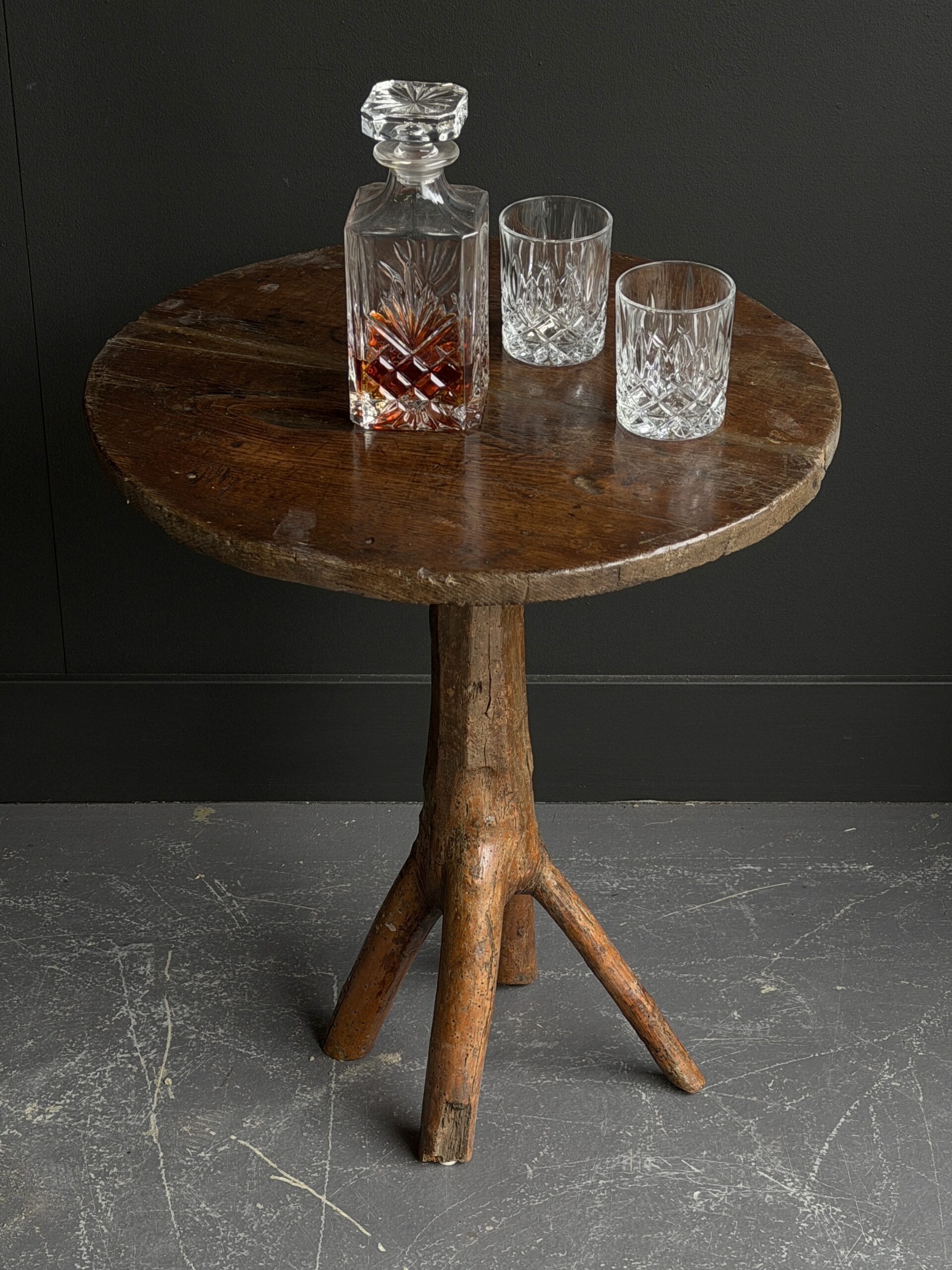 Antiek boomstronk tafeltje Antiek boomstronk tafeltje