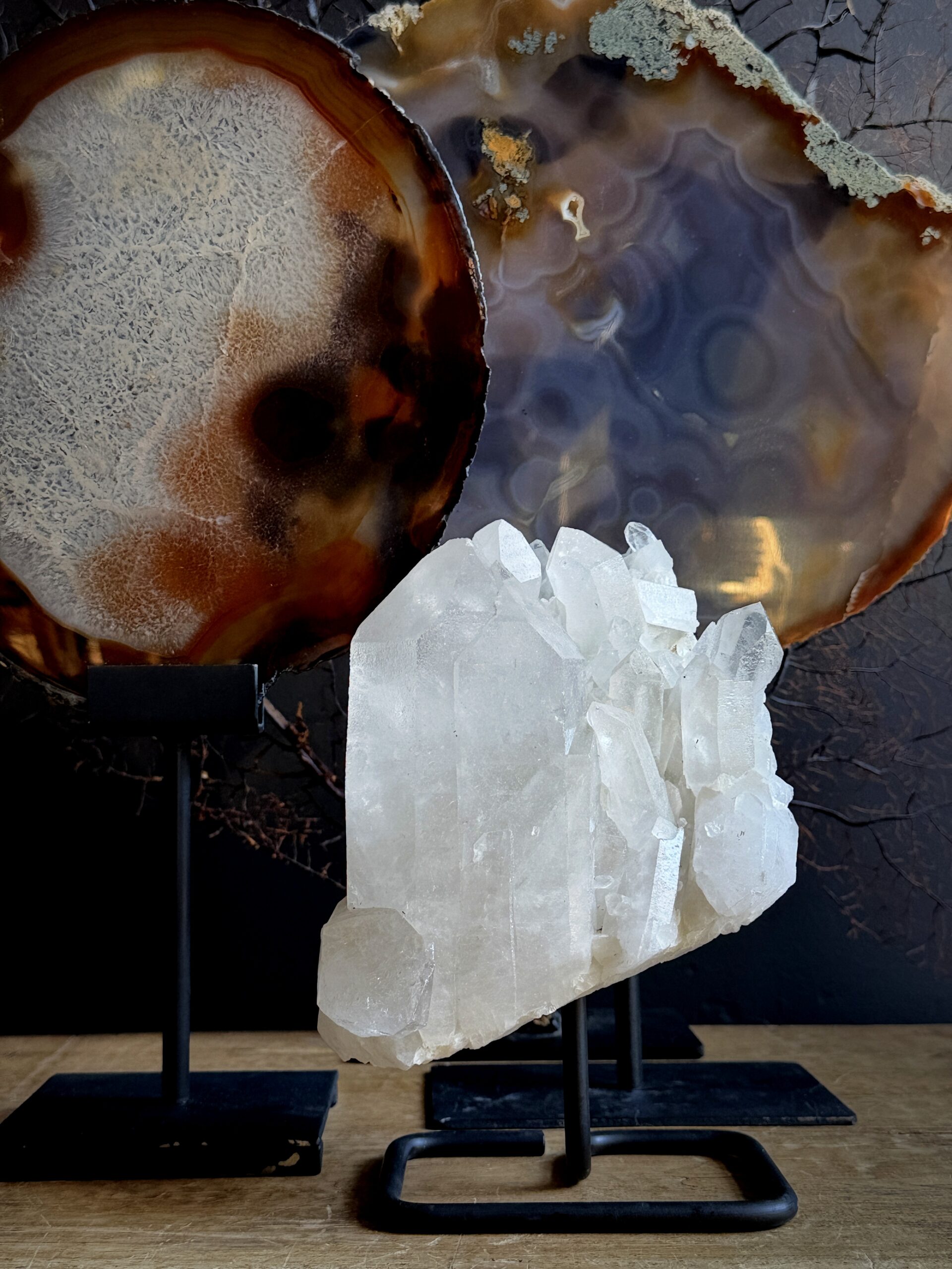 Bergkristal op voet.