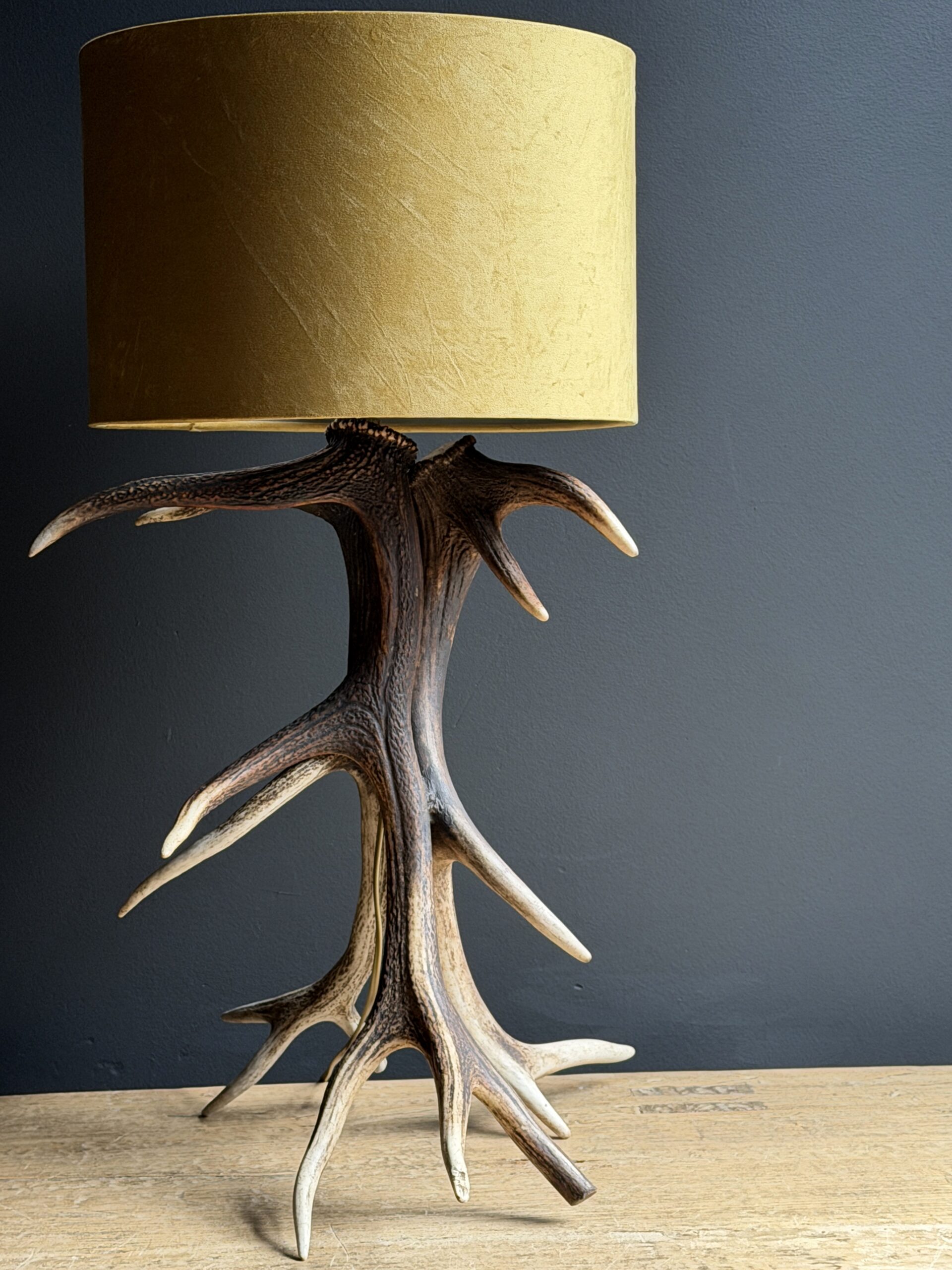 Schemerlamp van gewei Schemerlamp van gewei