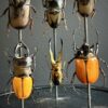 Stolp met diverse grote kevers