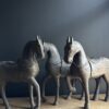 Oud Indiaas paard met messing beslag Oud Indiaas paard met messing beslag