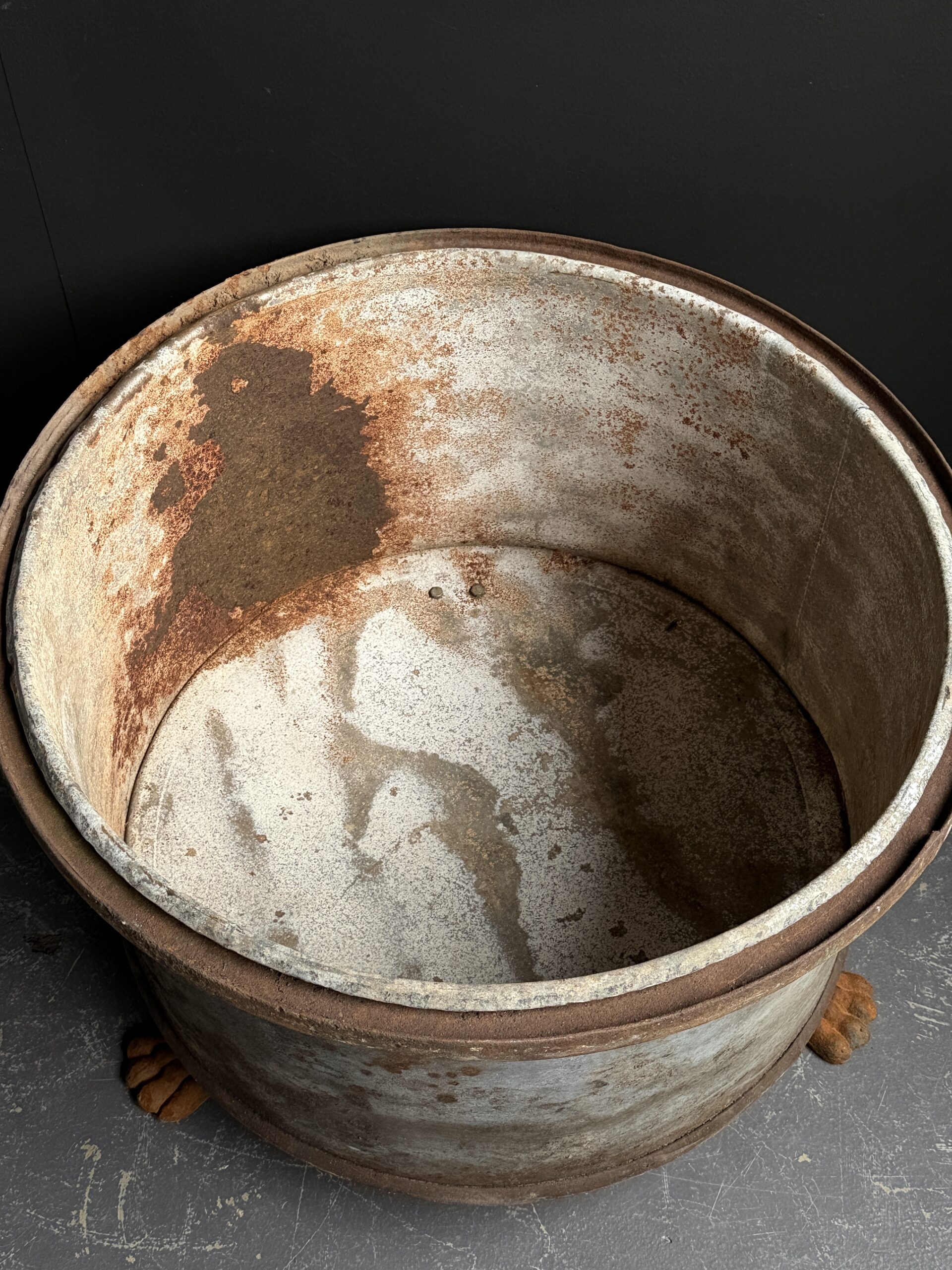 Oude zinken planters Oude zinken planters