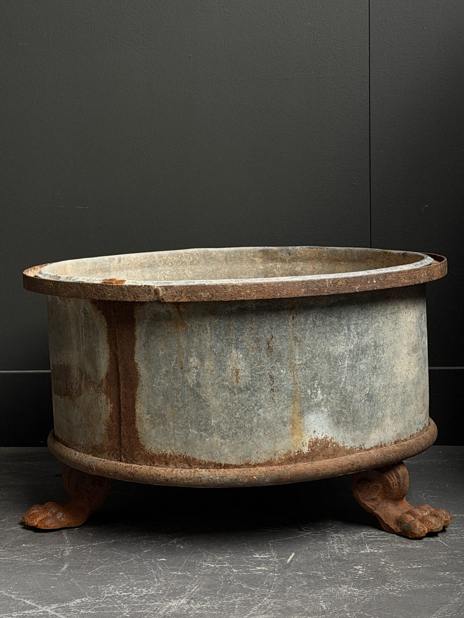 Oude zinken planters Oude zinken planters