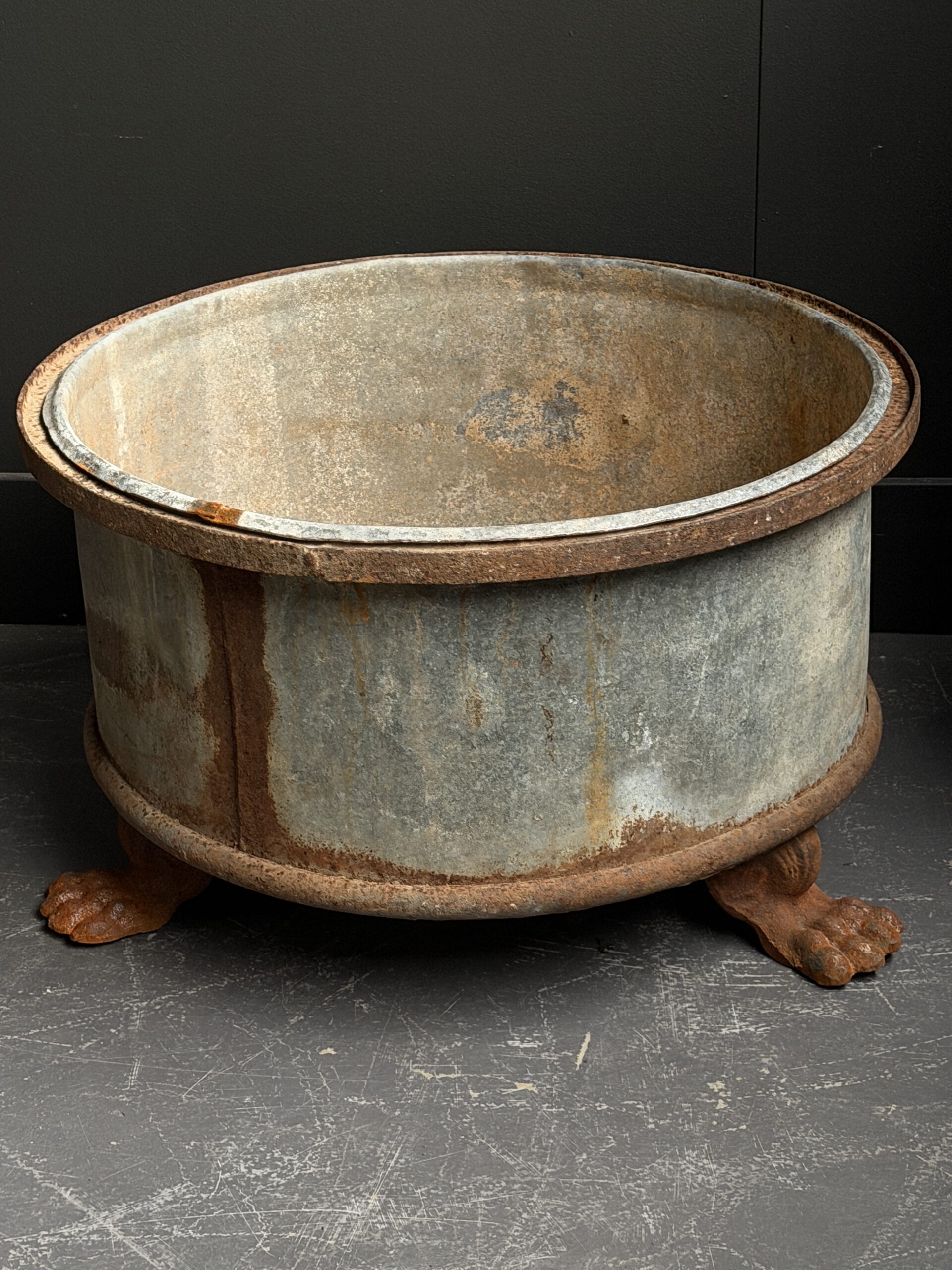 Oude zinken planters Oude zinken planters