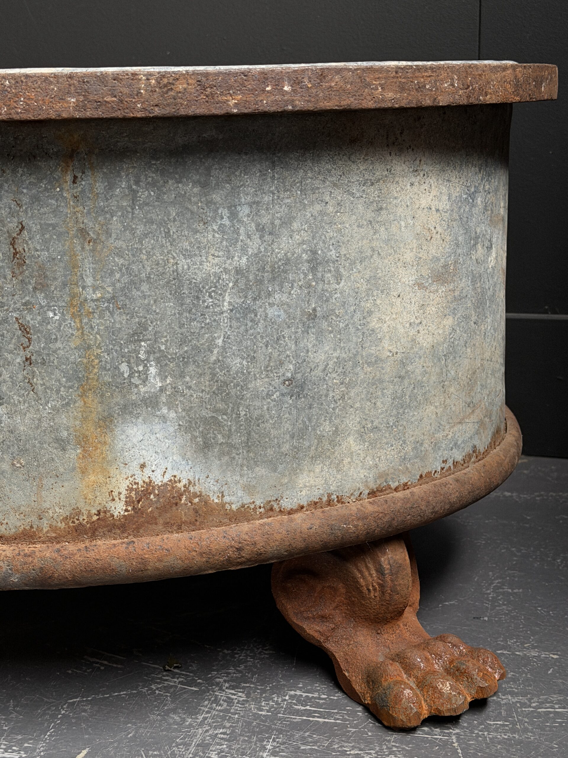 Oude zinken planters Oude zinken planters
