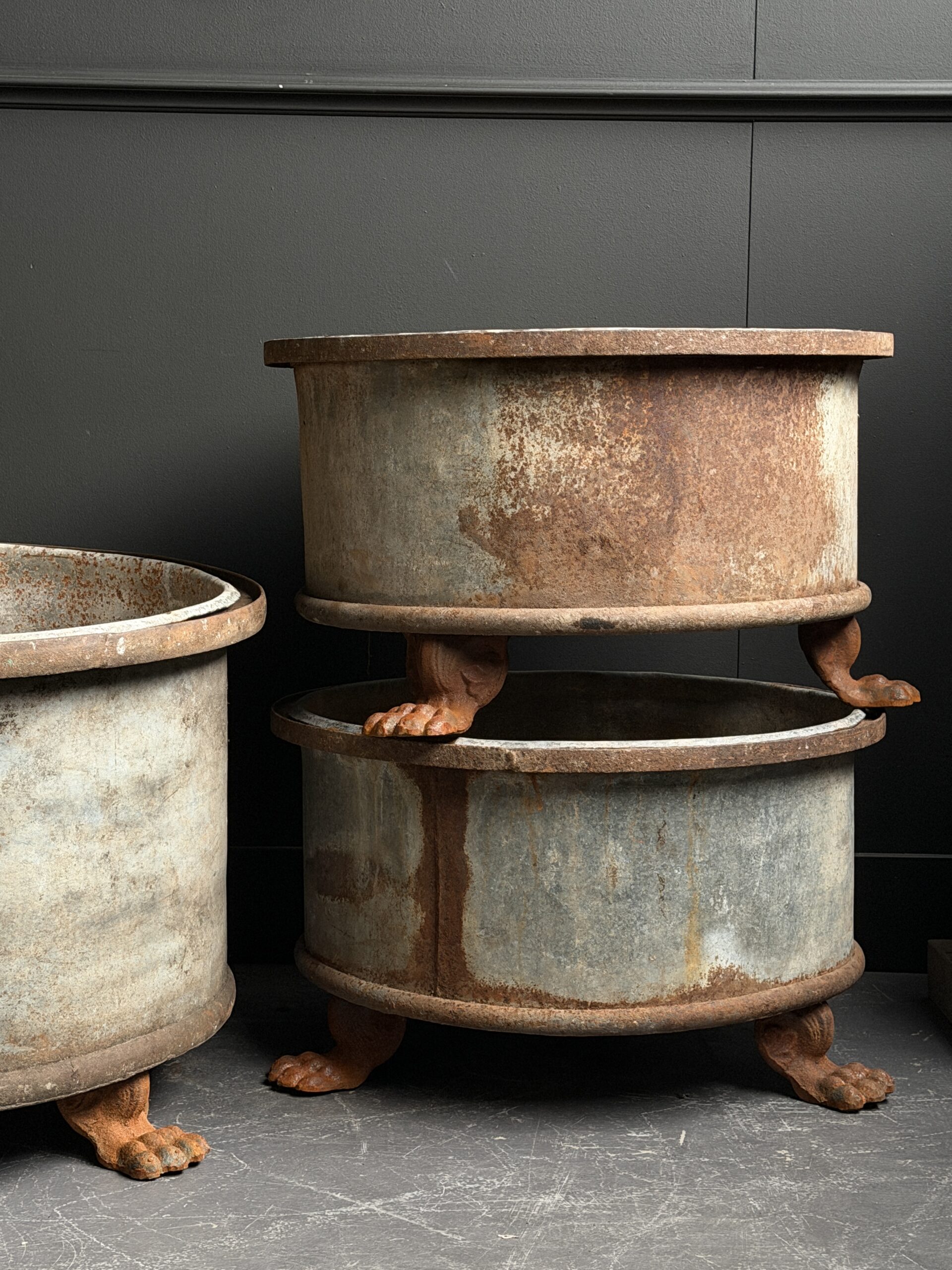 Oude zinken planters Oude zinken planters