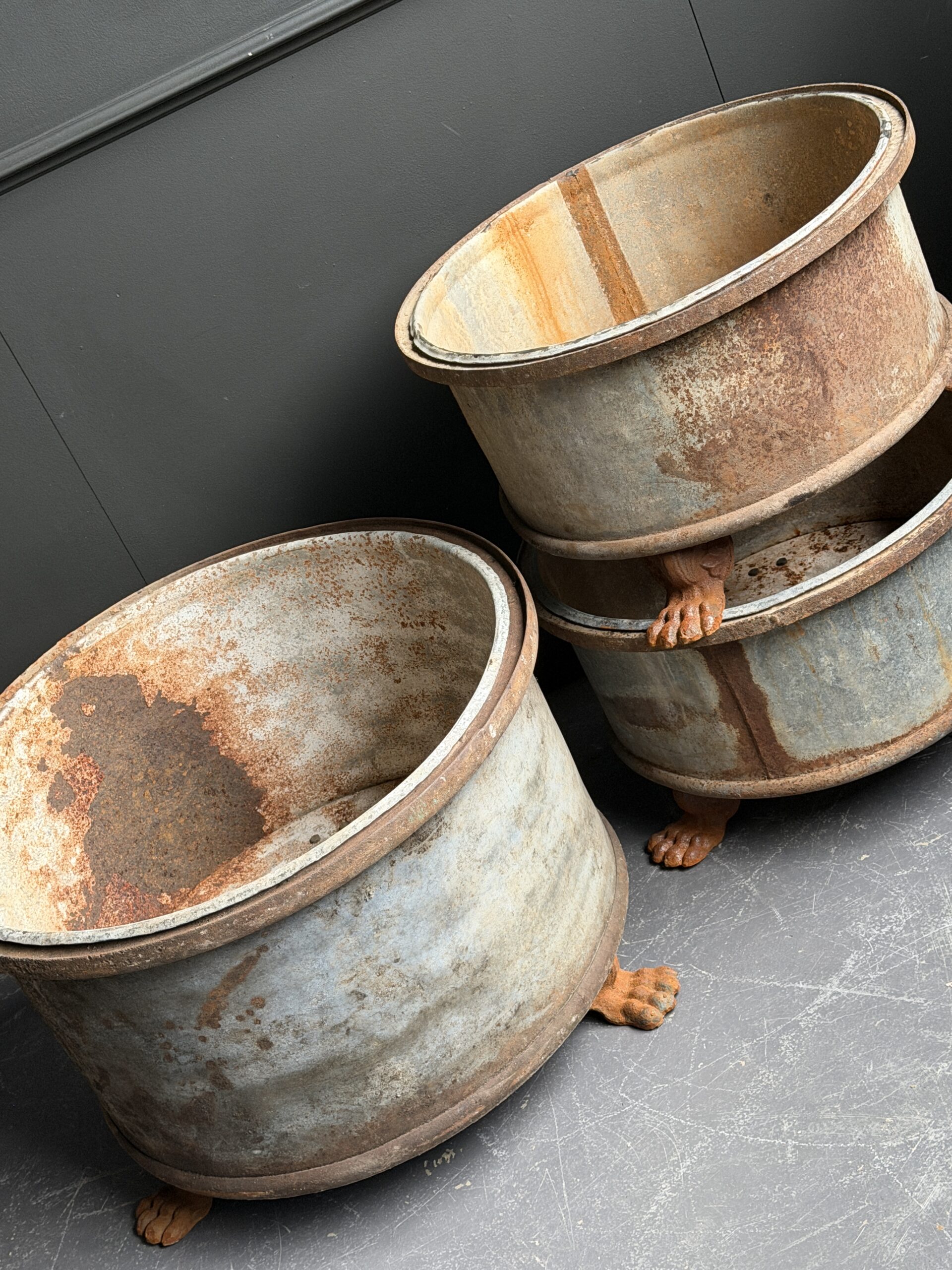 Oude zinken planters Oude zinken planters
