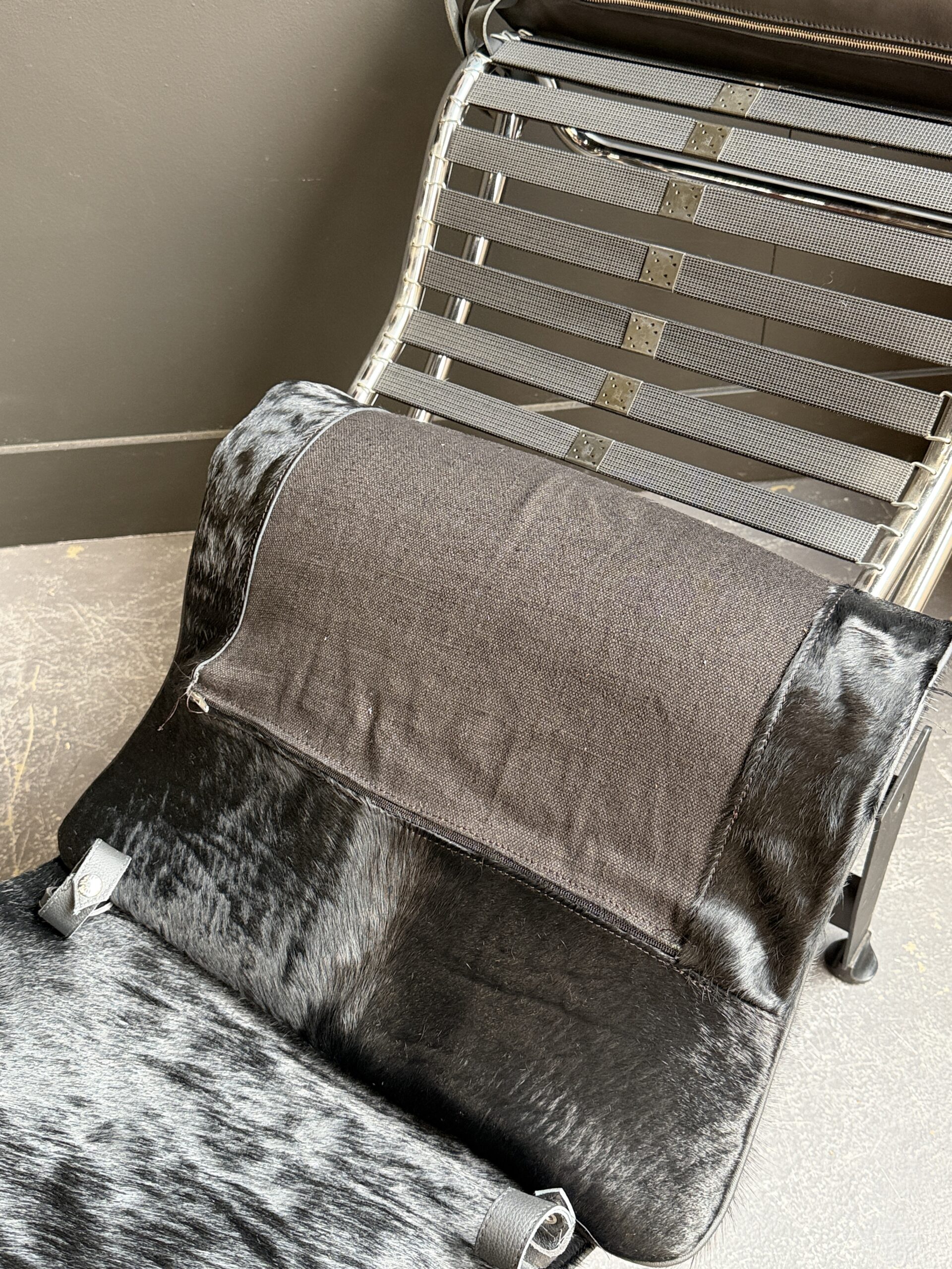 Cassina LC4 Chaise Longue Cassina LC4 Chaise Longue