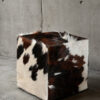 Hocker aus Kuhfell