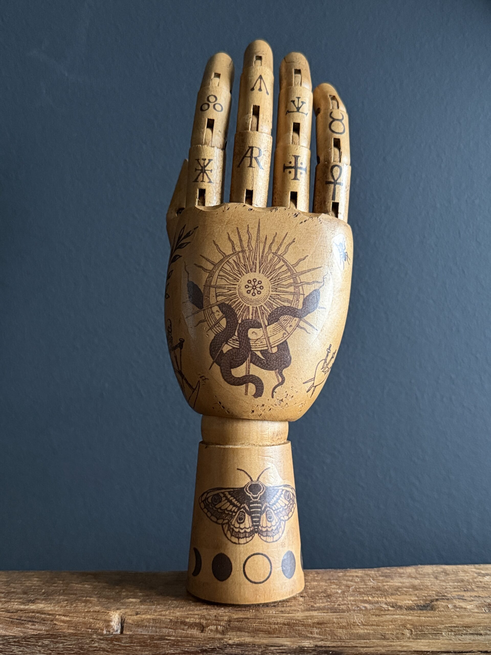 Getatoeëerde hand Getatoeëerde hand