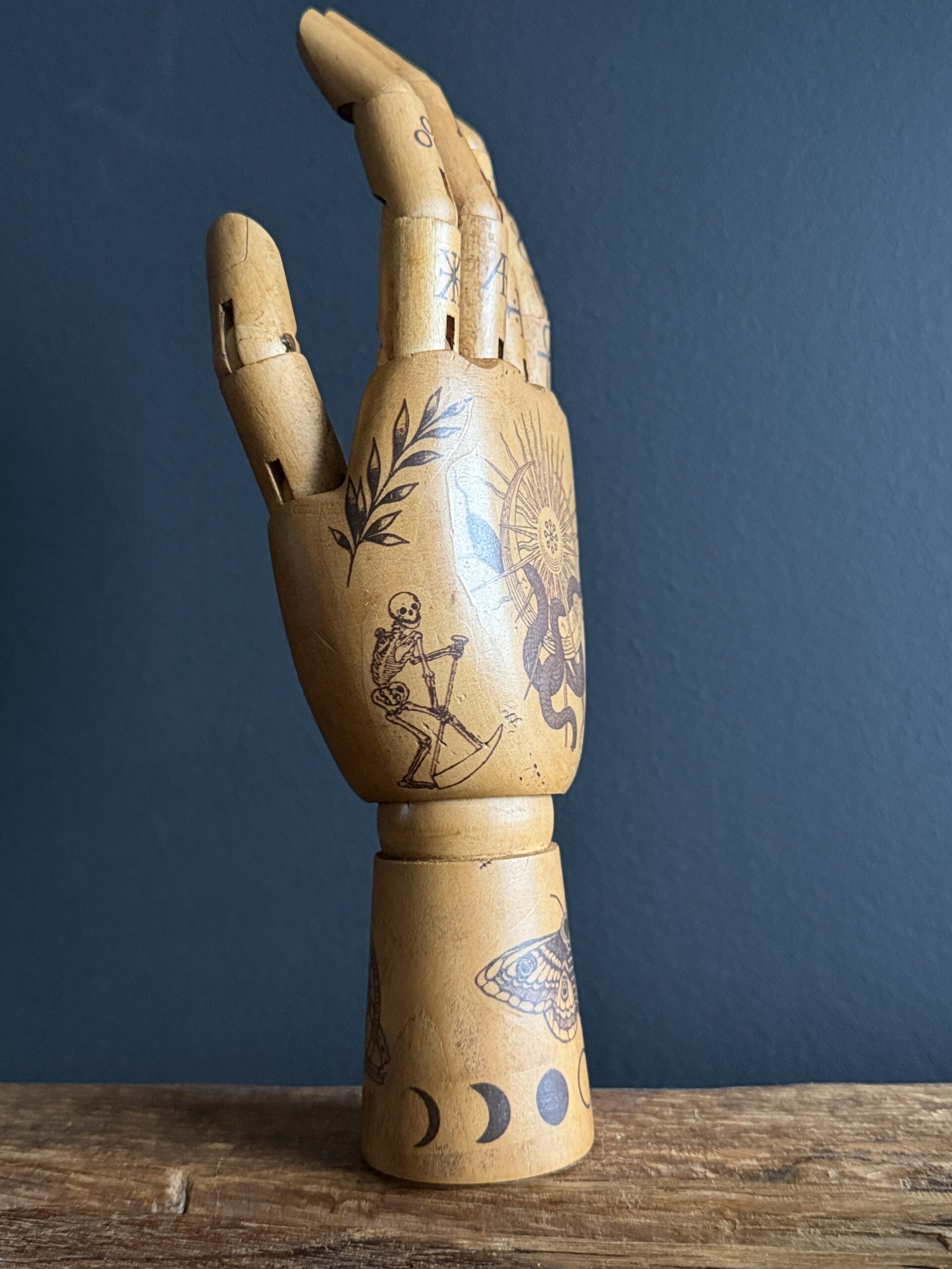 Getatoeëerde hand Getatoeëerde hand