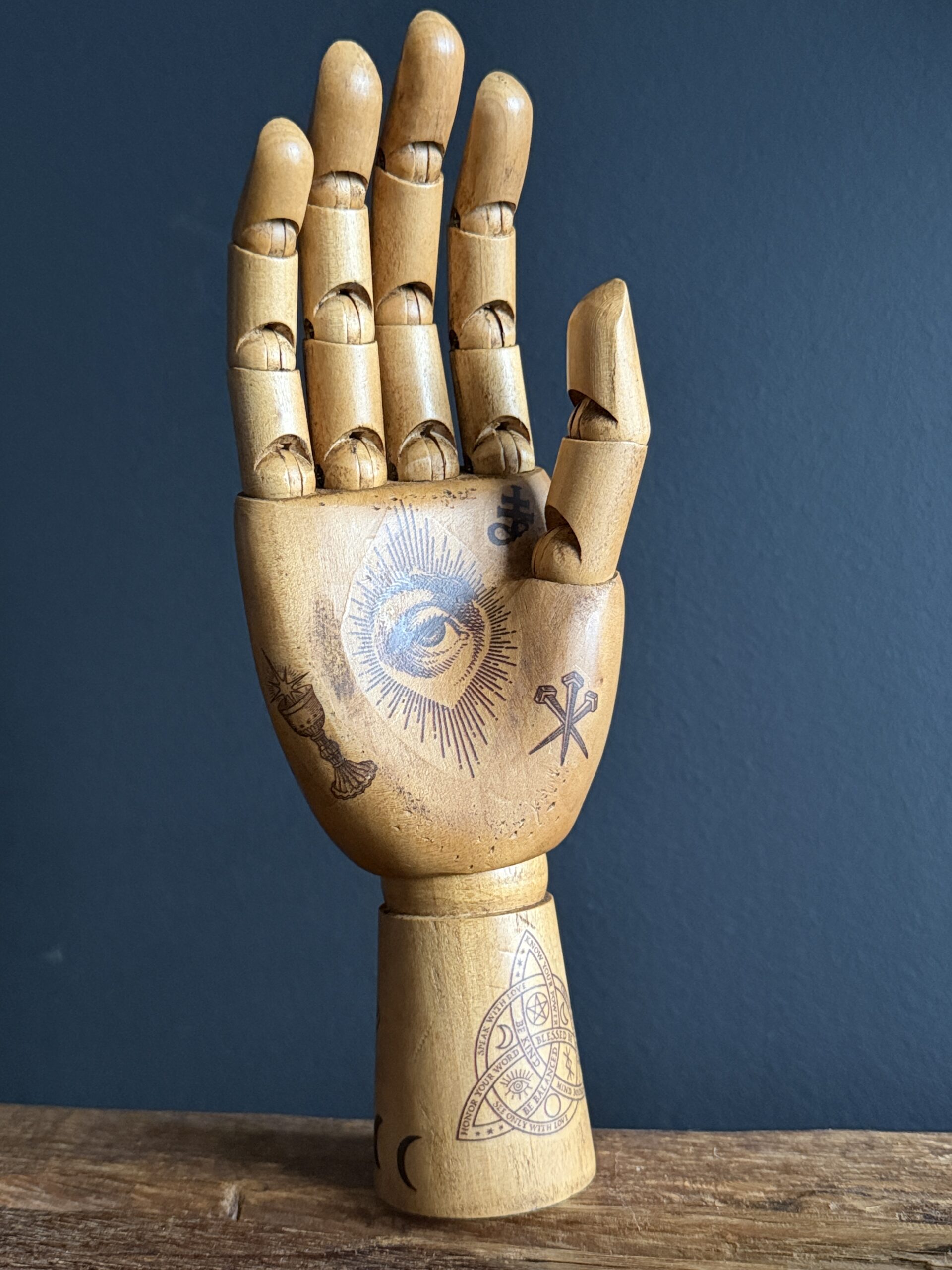Getatoeëerde hand Getatoeëerde hand