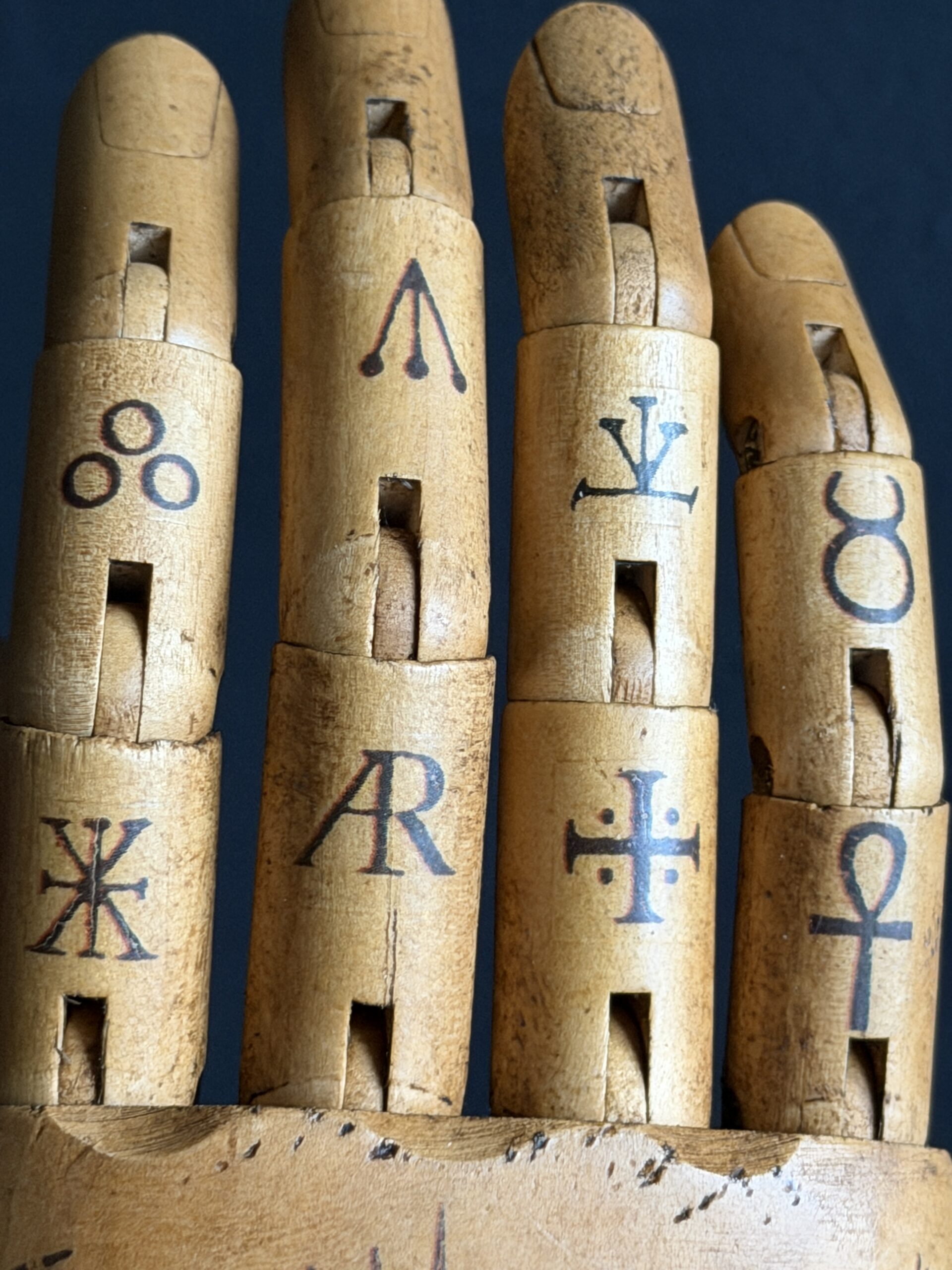 Getatoeëerde hand Getatoeëerde hand